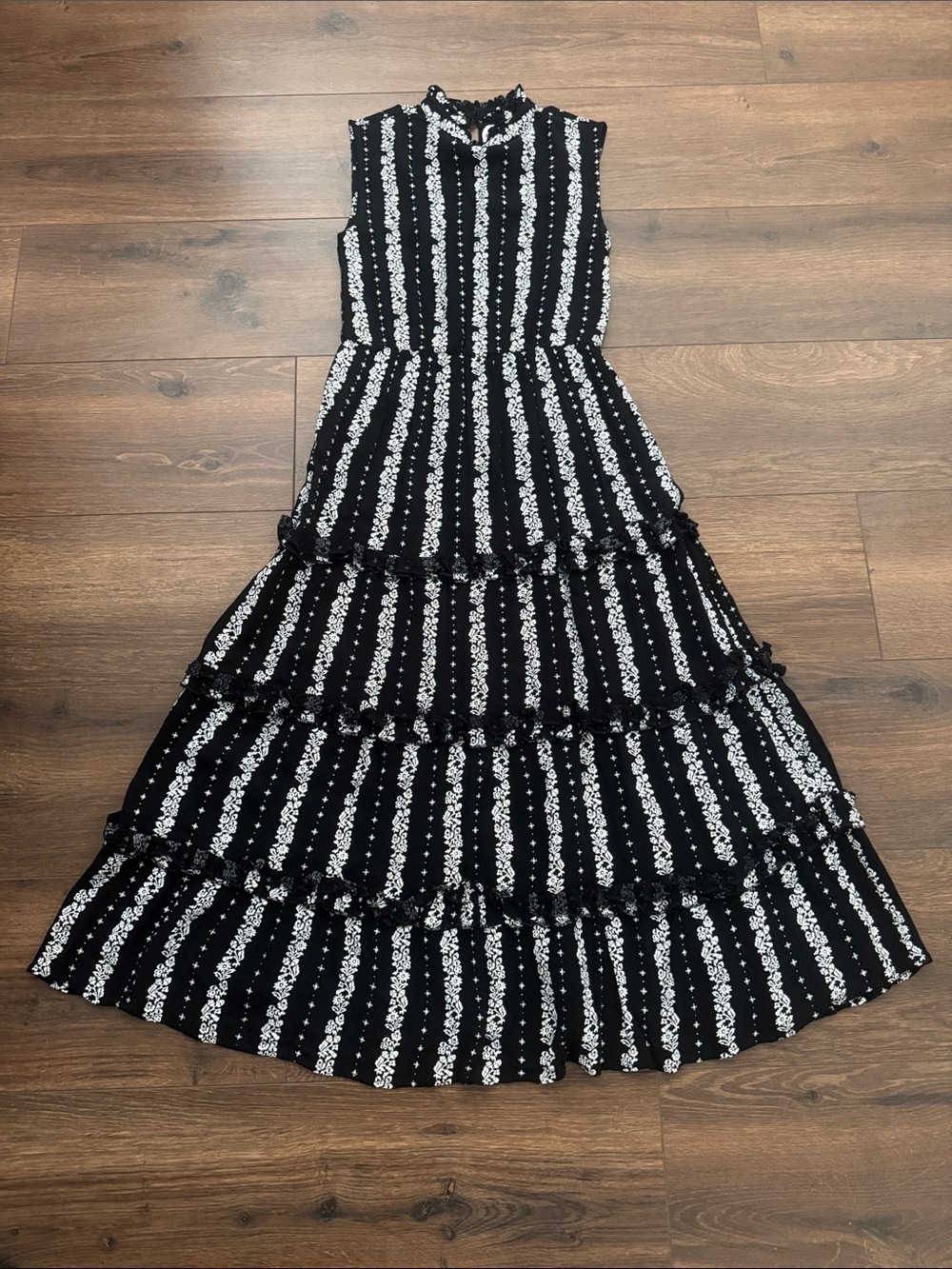 Valencia & Vine Black White Floral Stripe Tiered Maxi Dress XS Sleeveless Ruffle
